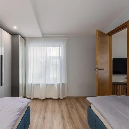 Lab1 House Apartman *