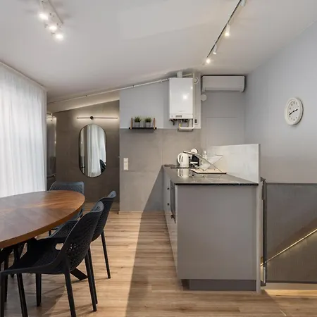 Lab1 House Apartman *